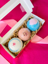 Load image into Gallery viewer, Bath Bomb Gift Box Set